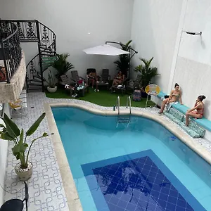 The View & Lounge Hostel